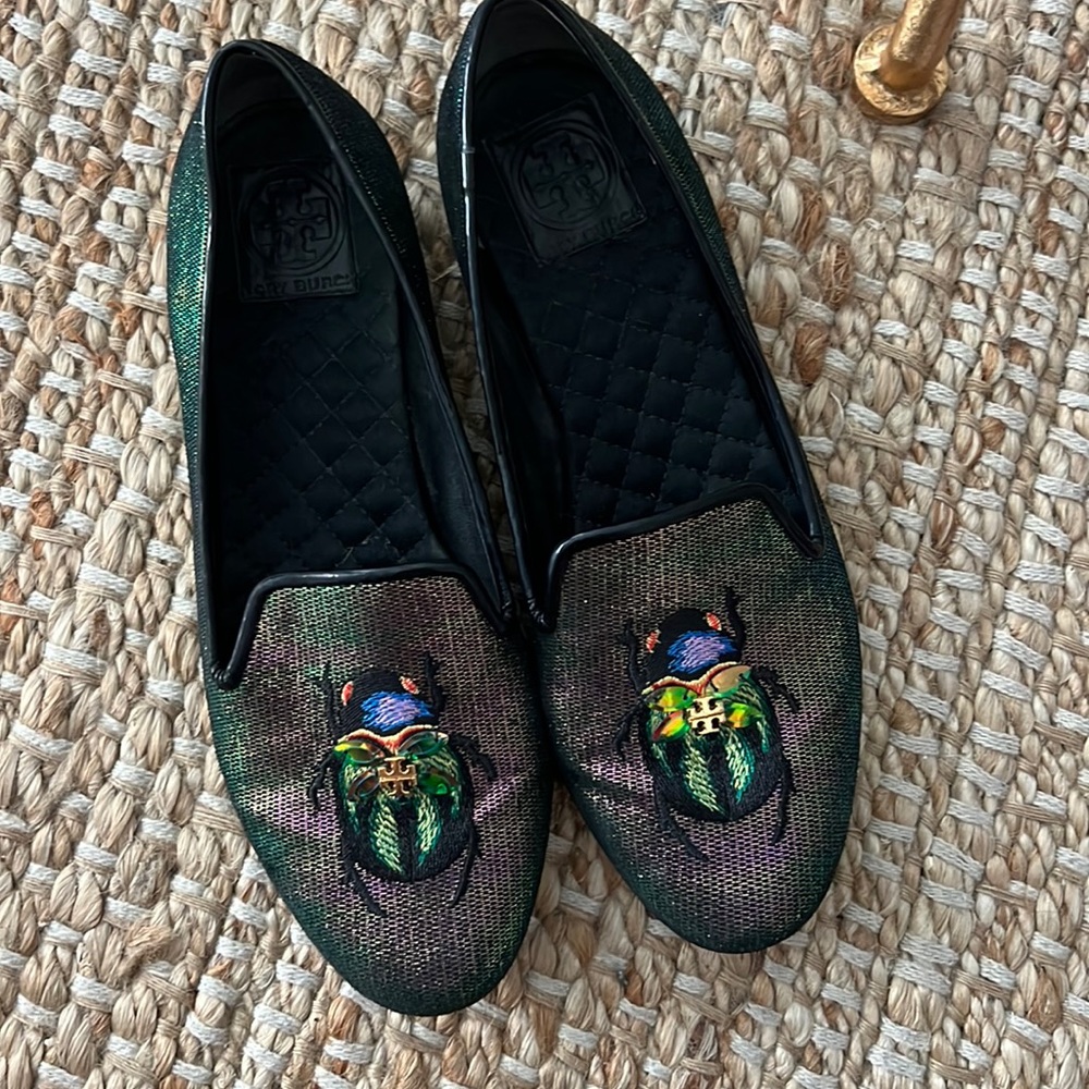 Tory Burch
Cailyn Holographic Beetle Smoking Slipper size 9
